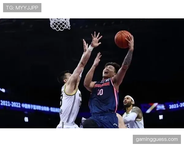 季后赛首轮前四球队轮空，直接晋级四分之一决赛